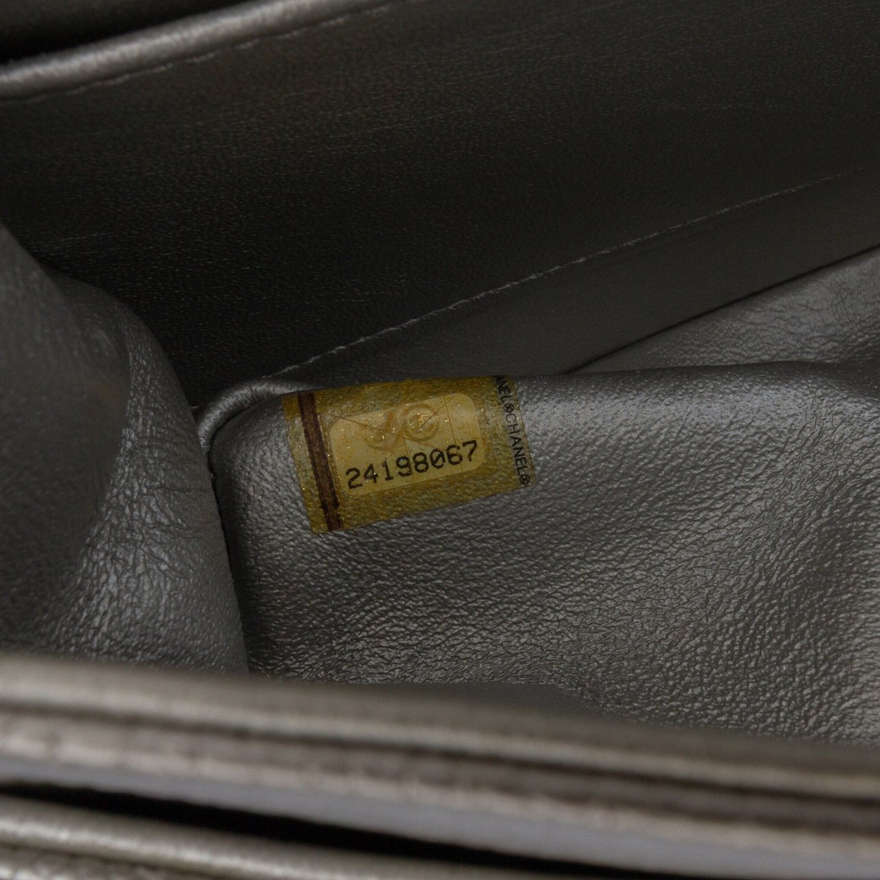 Chanel Medium Classic Iridescent Caviar Double Flap Zilver