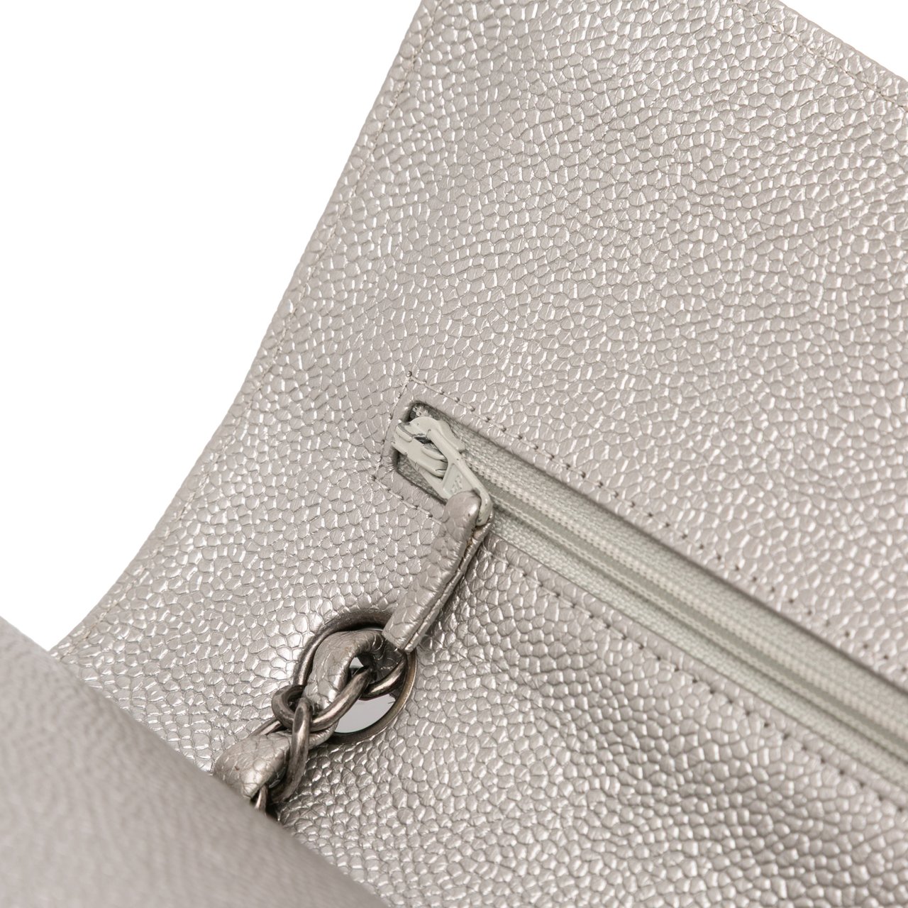 Chanel Medium Classic Iridescent Caviar Double Flap Zilver