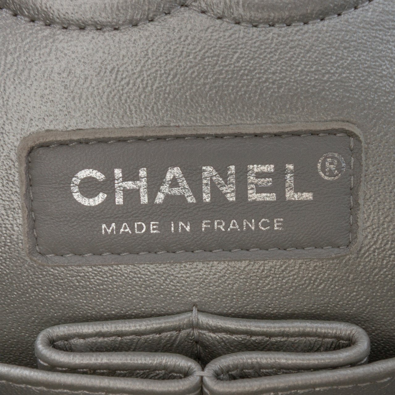 Chanel Medium Classic Iridescent Caviar Double Flap Zilver