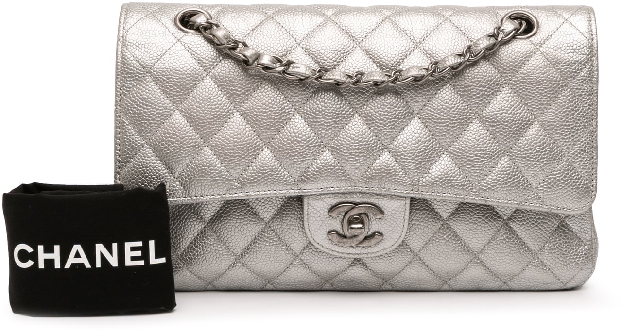 Chanel Medium Classic Iridescent Caviar Double Flap Zilver