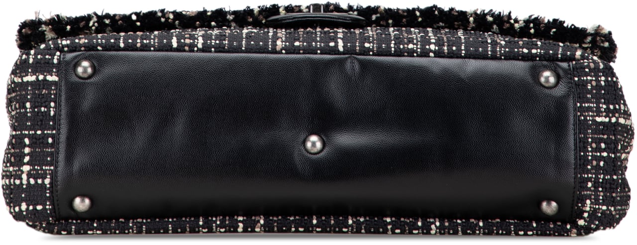 Chanel XXL CC Tweed Single Flap Zwart