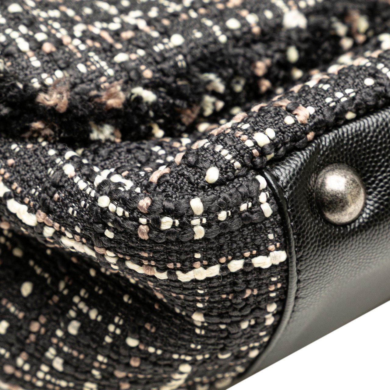 Chanel XXL CC Tweed Single Flap Zwart
