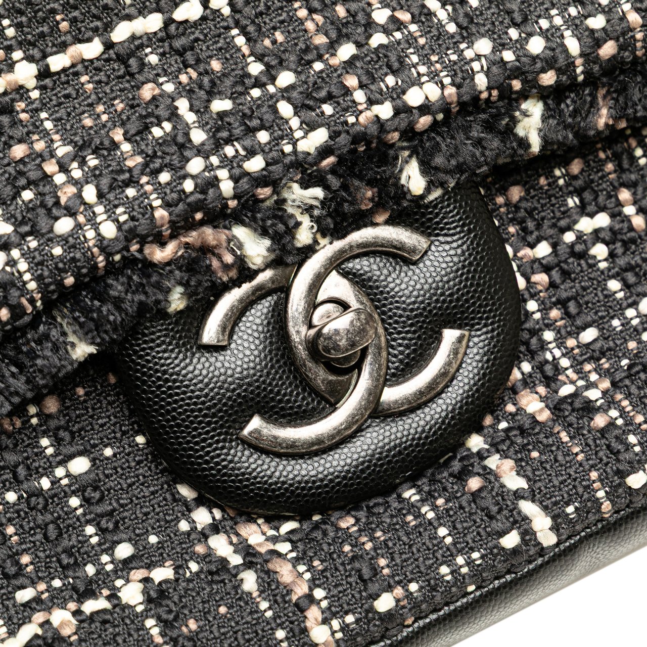 Chanel XXL CC Tweed Single Flap Zwart