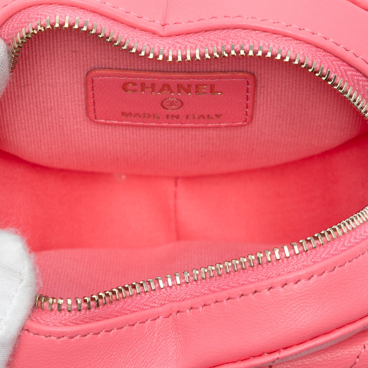 Chanel Mini Lambskin CC in Love Heart Crossbody Roze