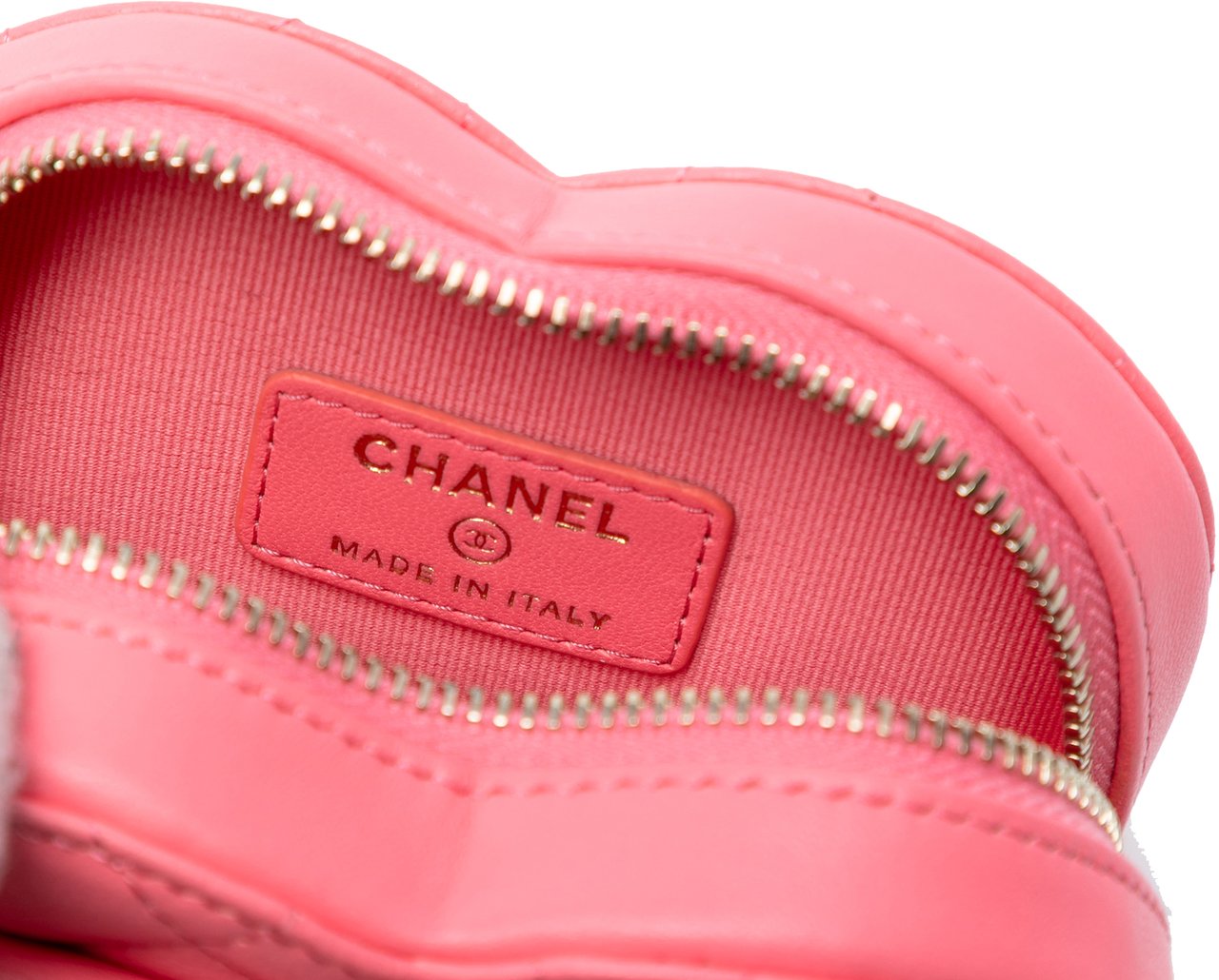 Chanel Mini Lambskin CC in Love Heart Crossbody Roze