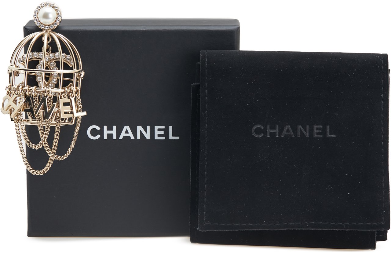 Chanel CC Gold Plated Faux Pearl and Rhinestones Logo Birdcage Brooch Goud