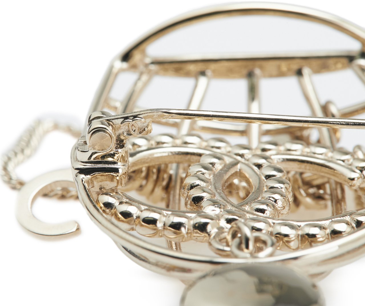 Chanel CC Gold Plated Faux Pearl and Rhinestones Logo Birdcage Brooch Goud