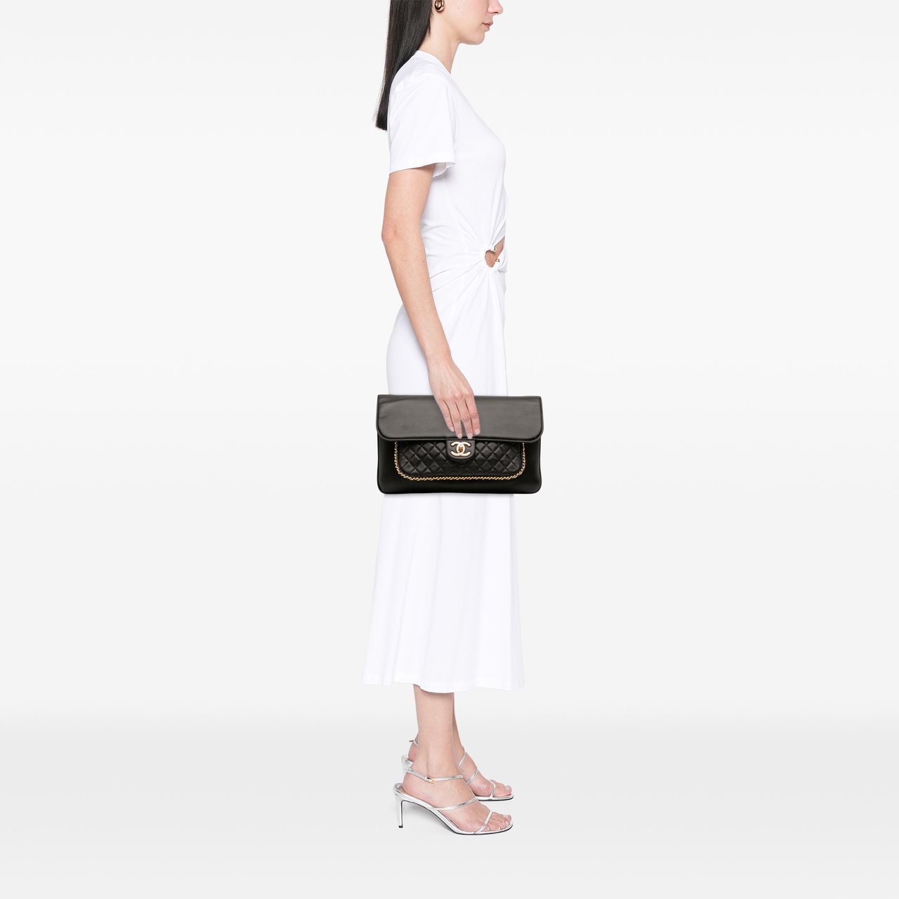 Chanel Quilted Lambskin CC Unchained Flap Clutch Zwart