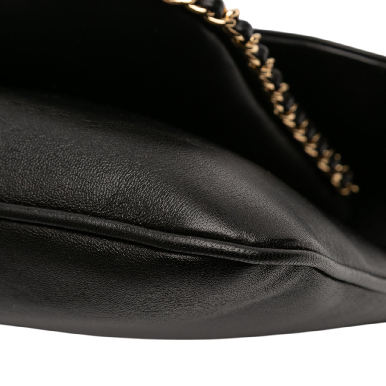 Chanel Quilted Lambskin CC Unchained Flap Clutch Zwart