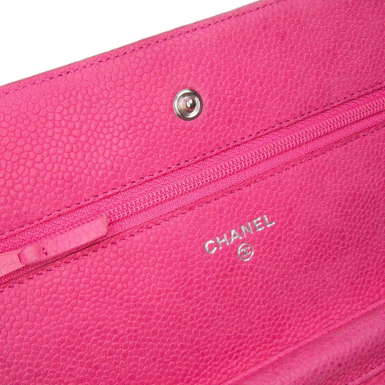 Chanel CC Caviar Wallet on Chain Roze