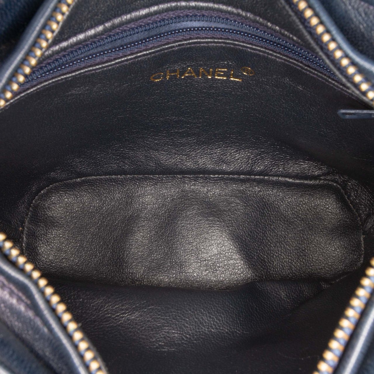 Chanel CC Quilted Lambskin Tassel Crossbody Blauw