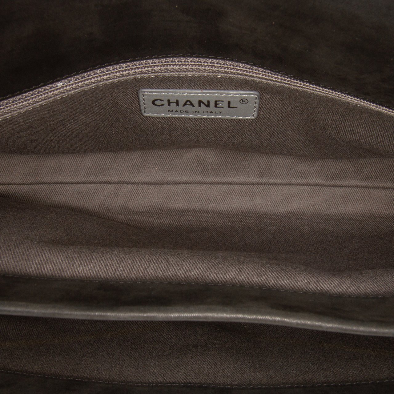 Chanel Large Quilted Iridescent Calfskin Coco Daily Flap Grijs