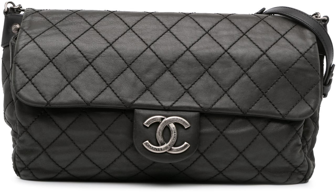 Chanel Large Quilted Iridescent Calfskin Coco Daily Flap Grijs