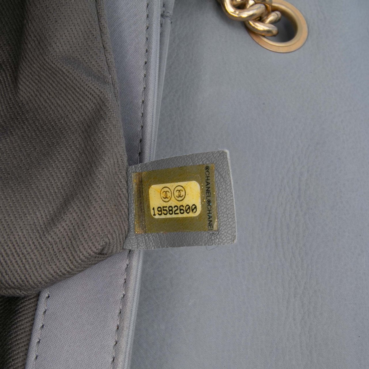 Chanel Jumbo Quilted Calfskin Triple Stitched Flap Grijs
