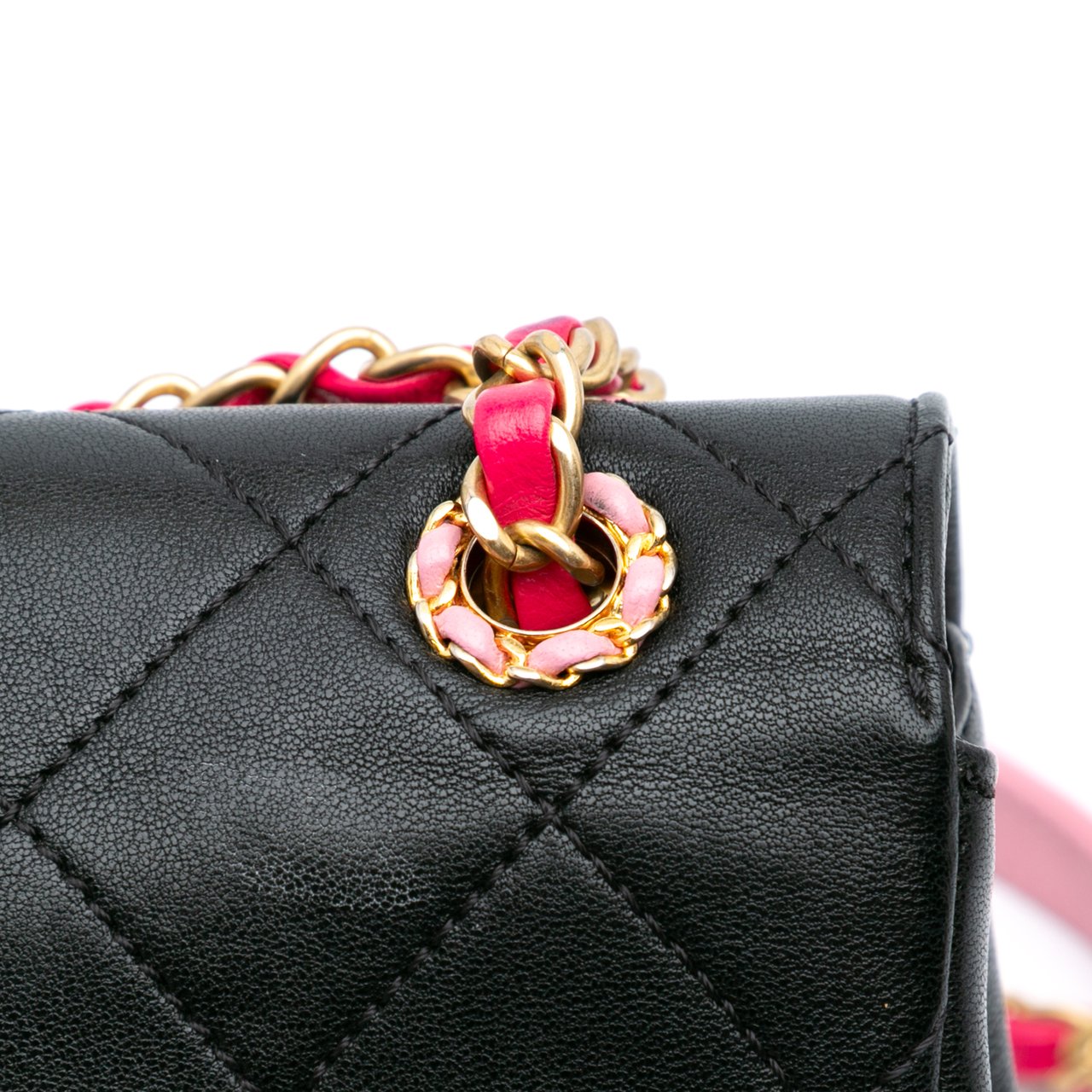 Chanel Quilted Calfskin CC Chain Logo Crossbody Zwart