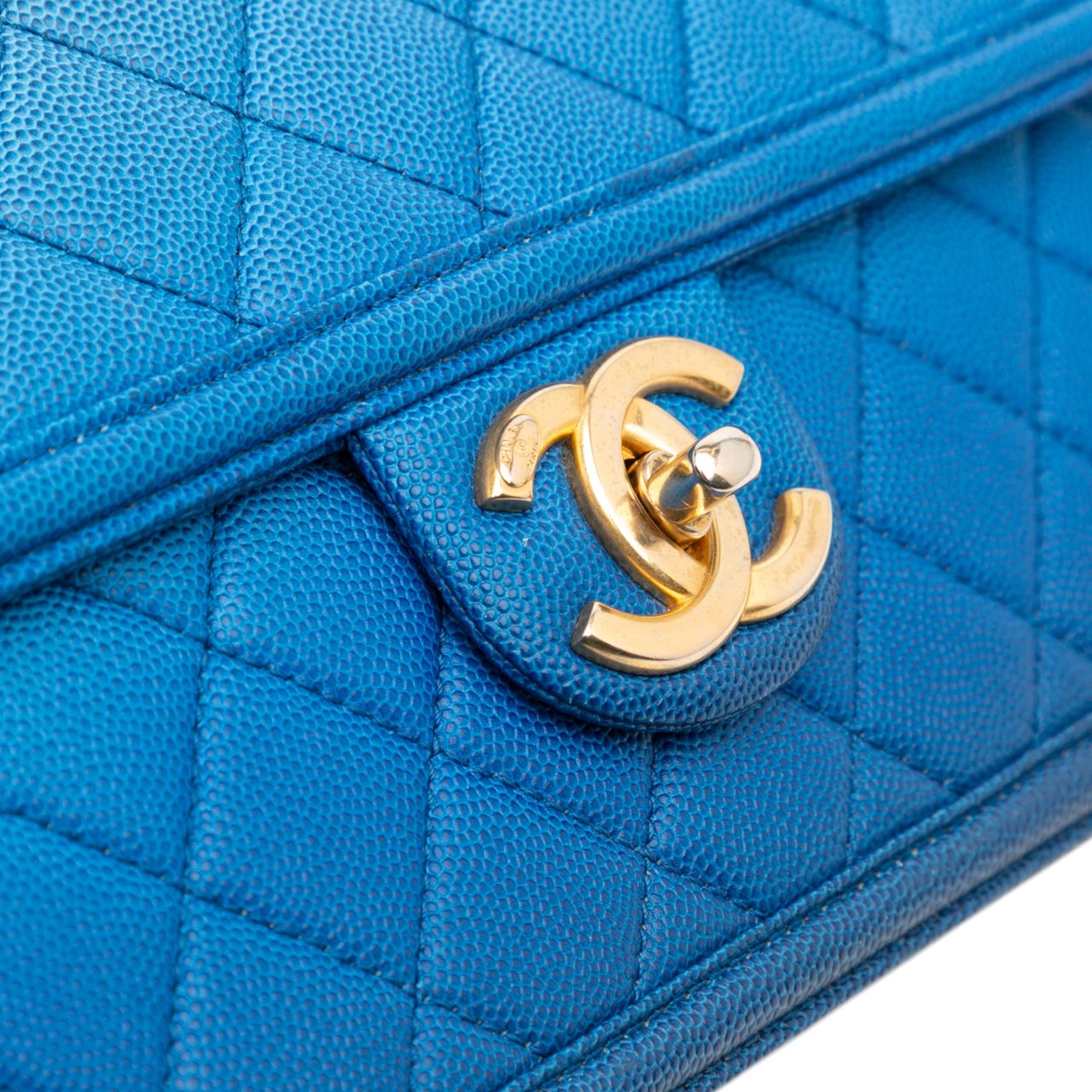 Chanel Medium Quilted Caviar Sunset On The Sea Flap Blauw