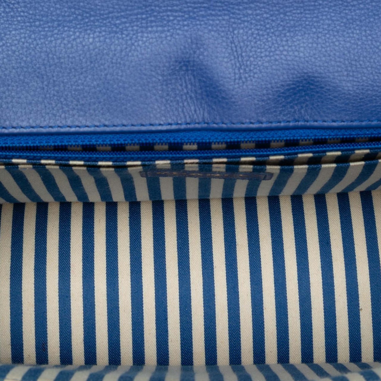 Chanel Medium CC Chevron Calfskin Envelope Flap Blauw