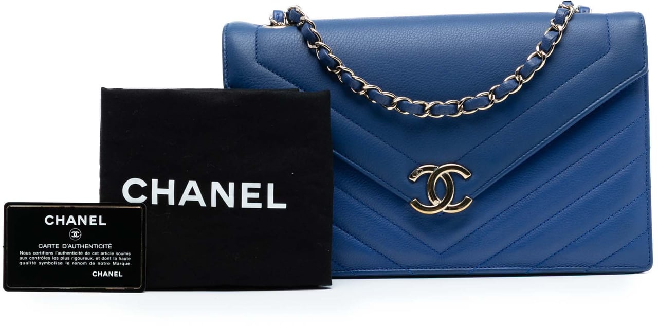 Chanel Medium CC Chevron Calfskin Envelope Flap Blauw