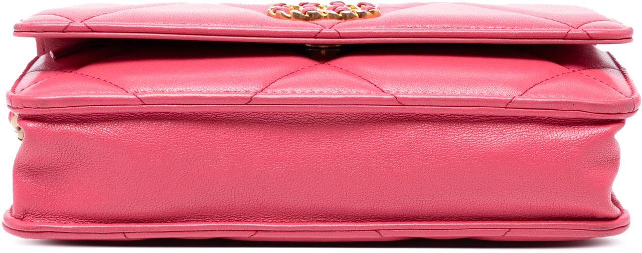 Chanel Quilted Lambskin 19 Wallet on Chain Roze