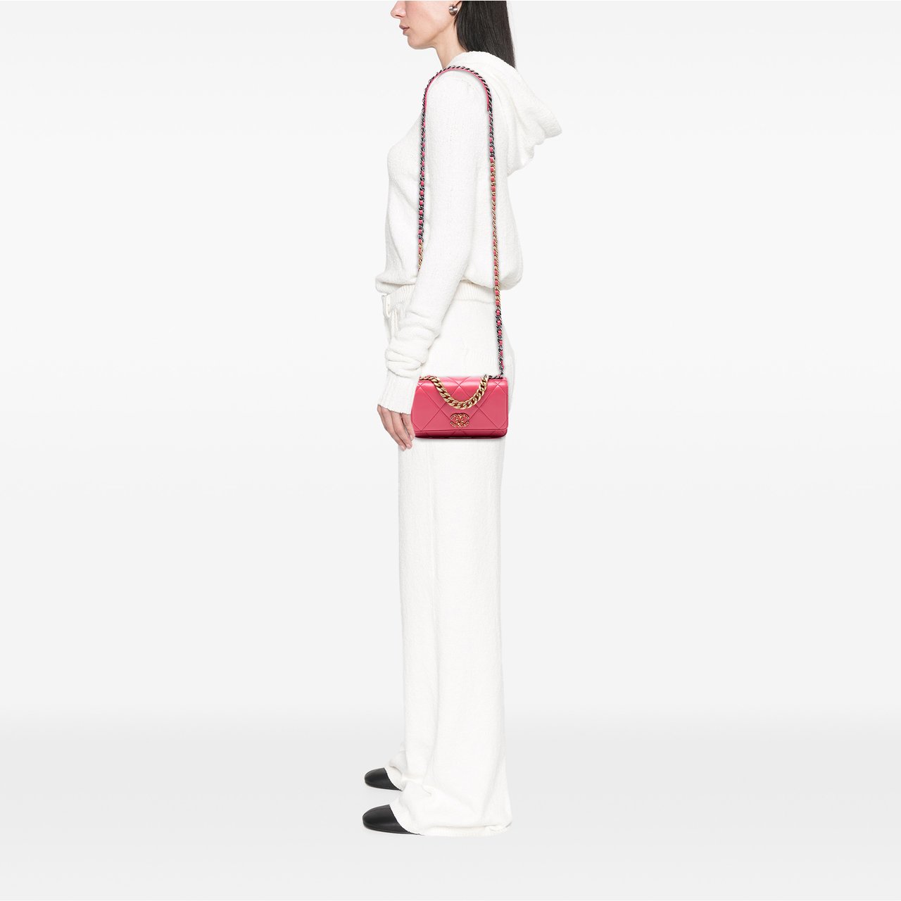 Chanel Quilted Lambskin 19 Wallet on Chain Roze