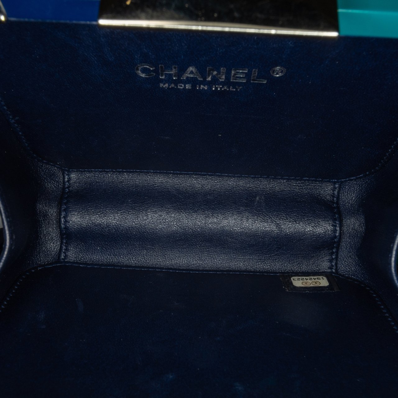 Chanel CC Ombre Acrylic Clutch on Chain Blauw