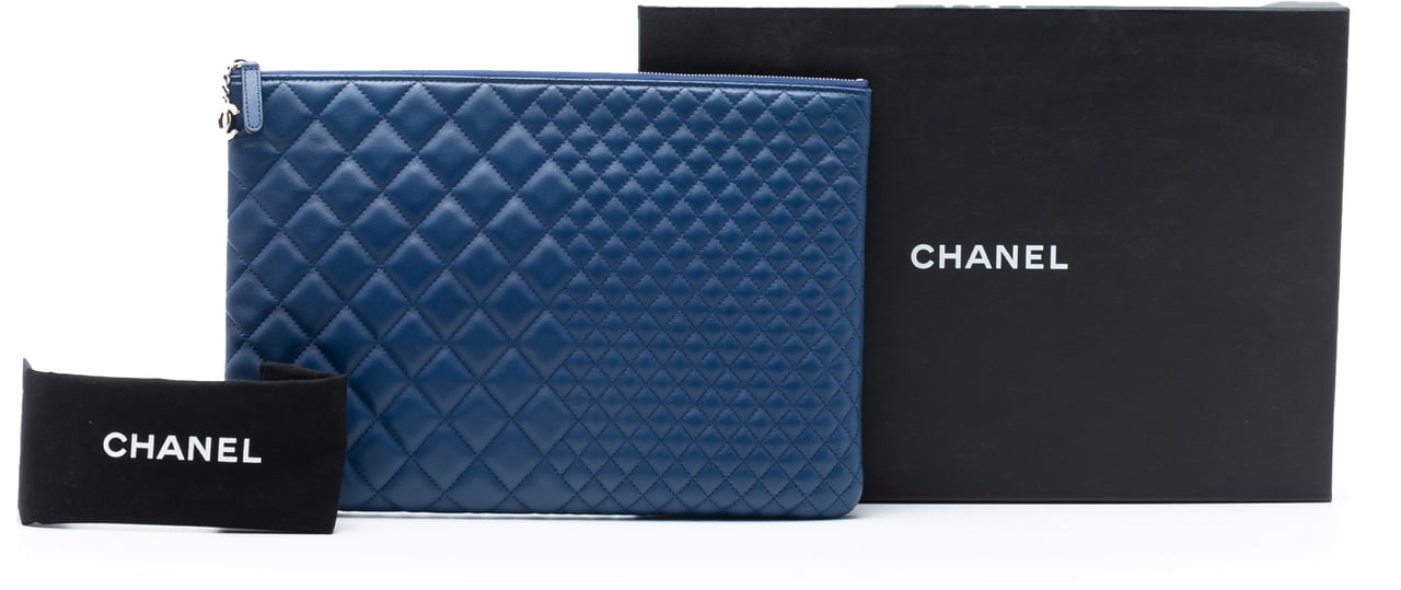 Chanel CC Bi Quilted Lambskin O Case Clutch Blauw