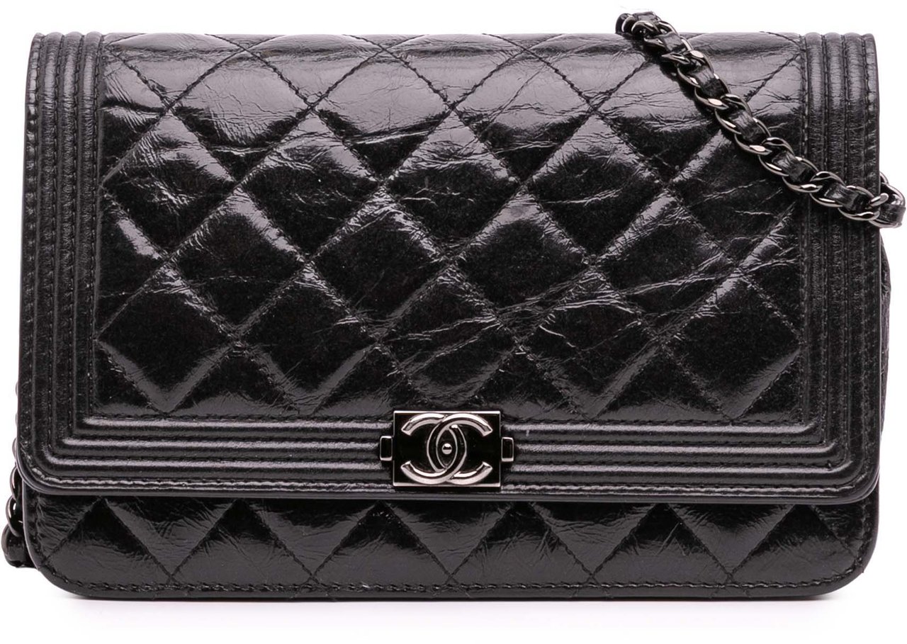 Chanel Quilted Shiny Aged Calfskin Boy Wallet On Chain Zwart