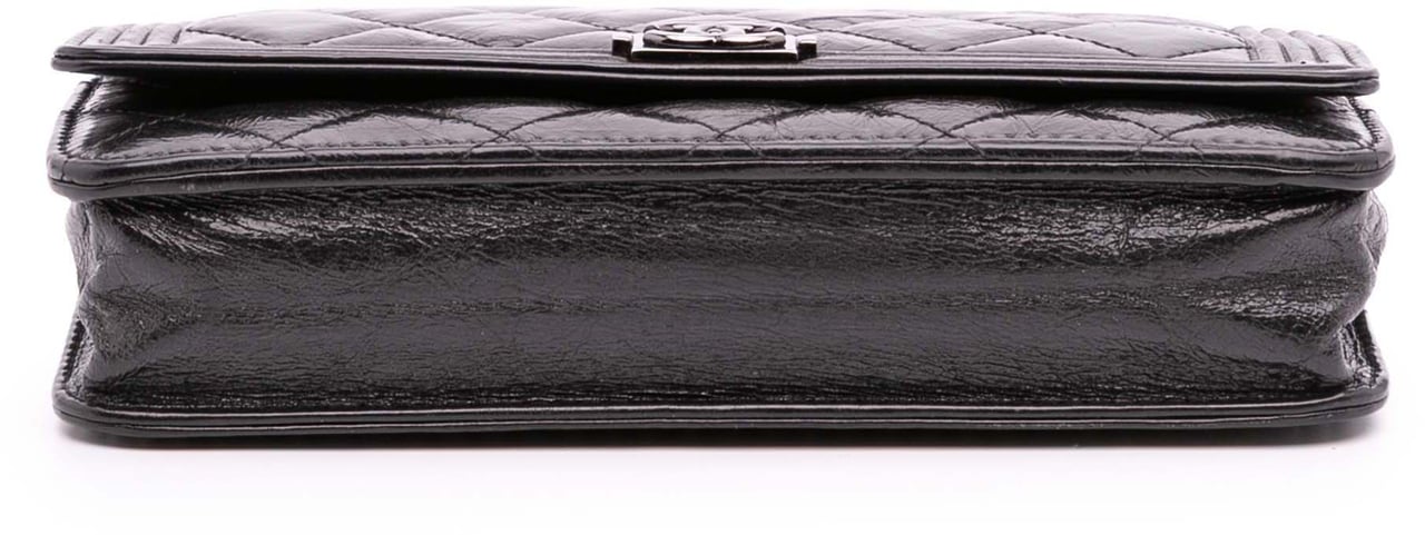 Chanel Quilted Shiny Aged Calfskin Boy Wallet On Chain Zwart