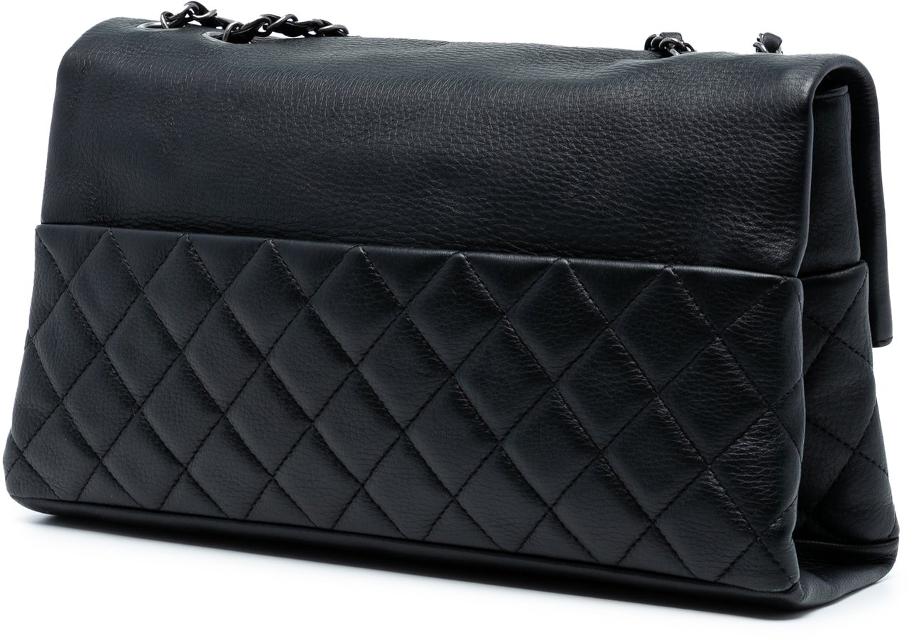 Chanel CC Quilted Calfskin Hamptons Foldover Flap Zwart