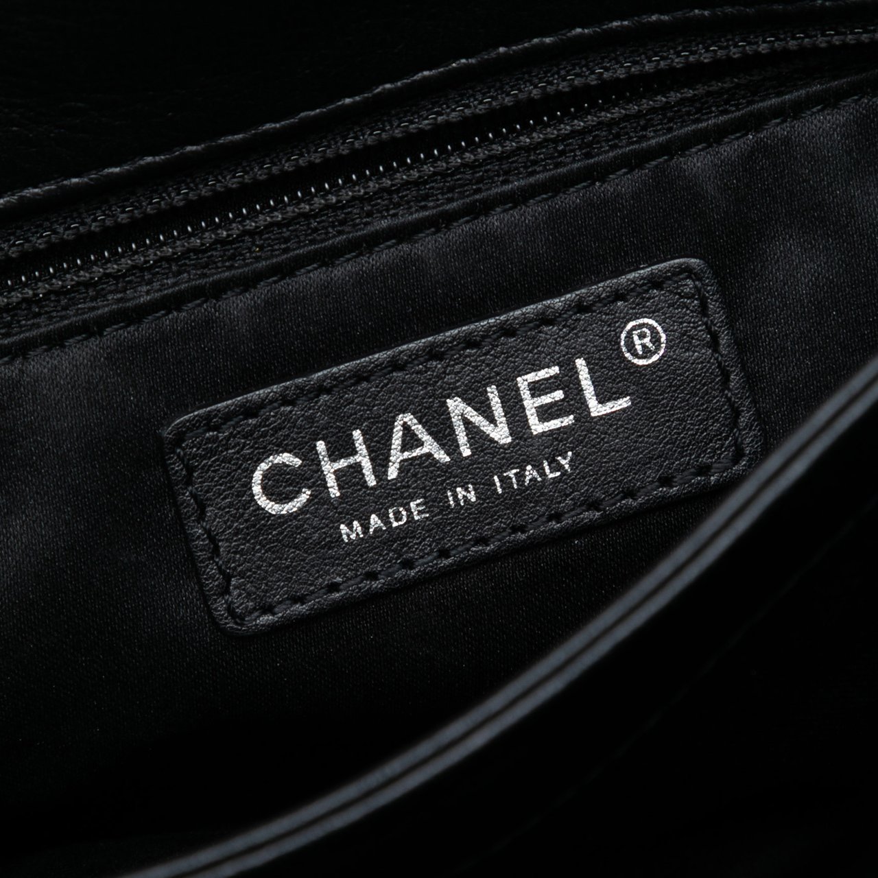 Chanel CC Quilted Calfskin Hamptons Foldover Flap Zwart