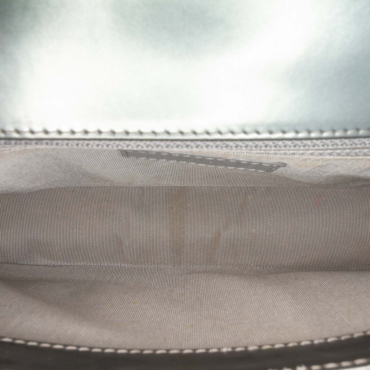 Chanel Old Medium Metallic Lambskin Boy Reverso Flap Groen