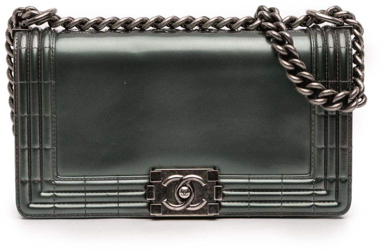 Chanel Old Medium Metallic Lambskin Boy Reverso Flap Groen