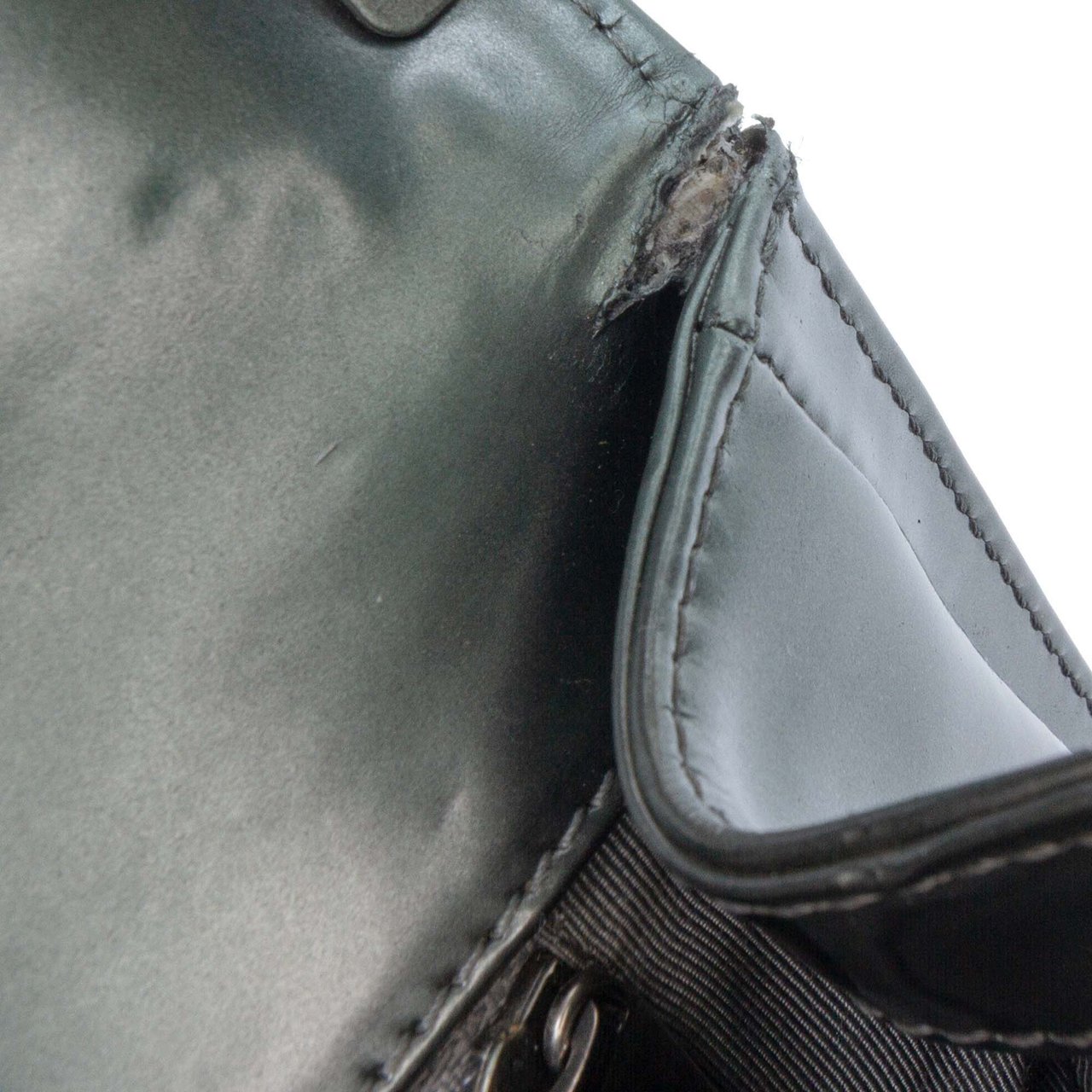 Chanel Old Medium Metallic Lambskin Boy Reverso Flap Groen