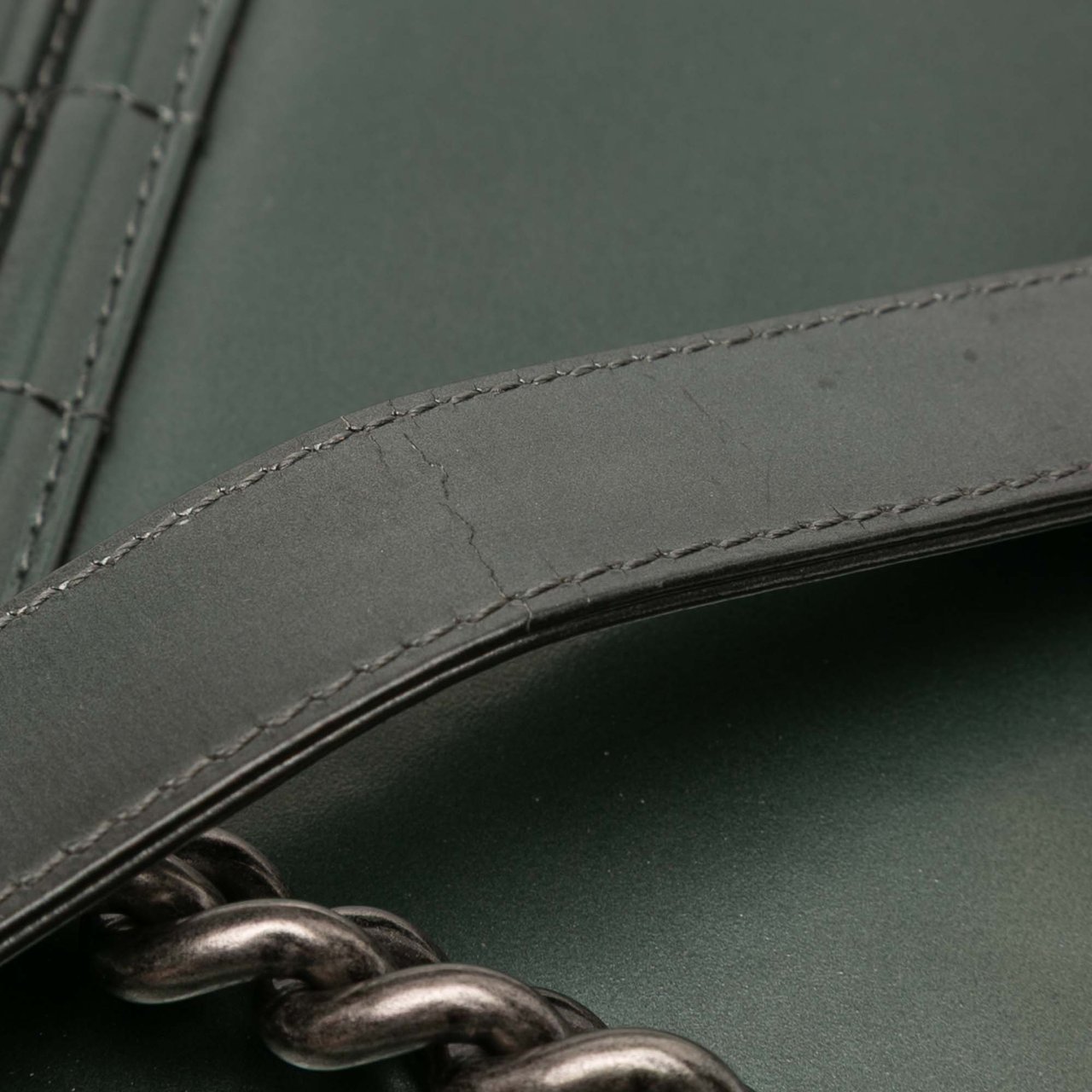 Chanel Old Medium Metallic Lambskin Boy Reverso Flap Groen