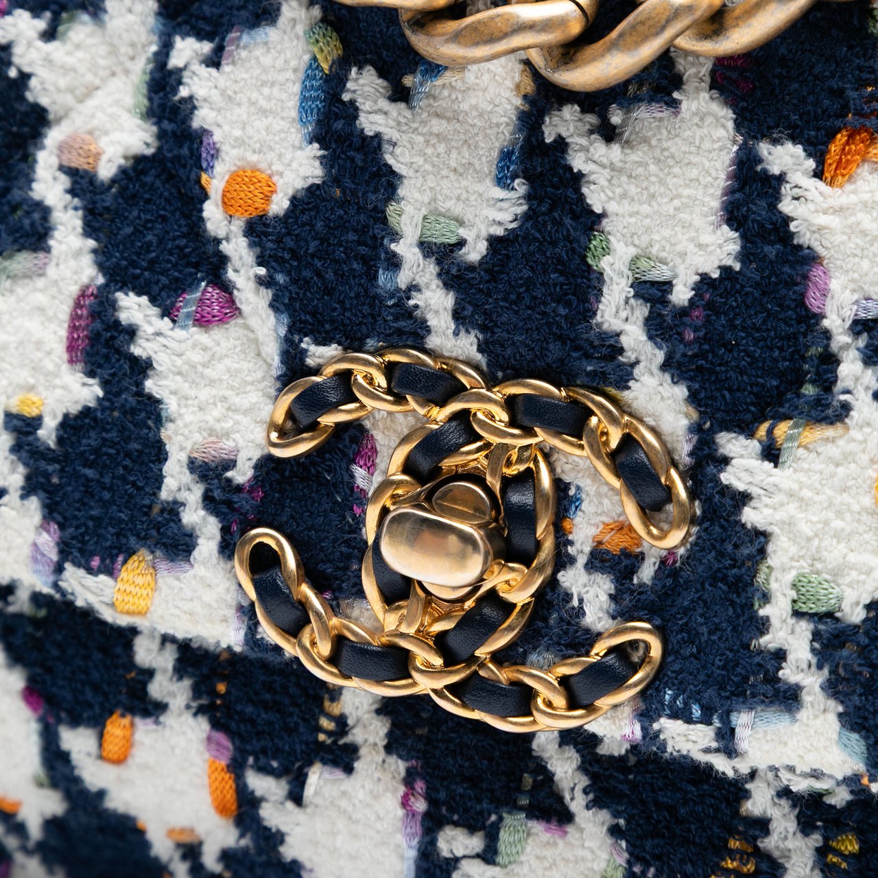 Chanel Medium Houndstooth Tweed 19 Flap Blauw