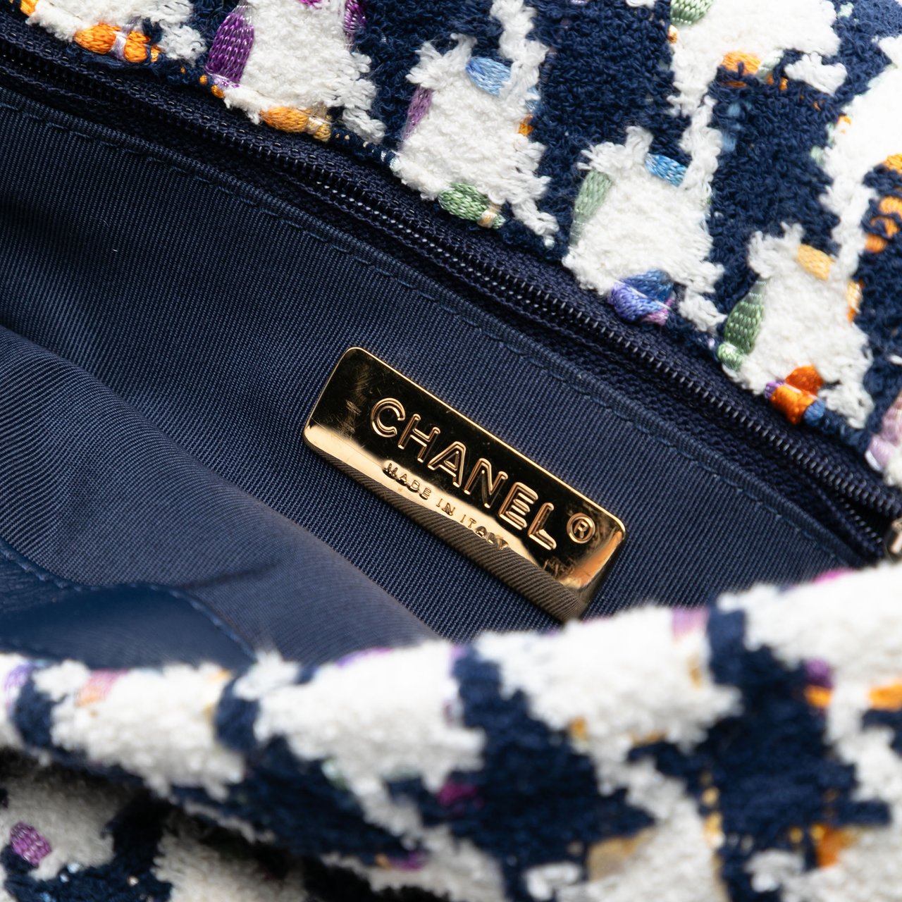 Chanel Medium Houndstooth Tweed 19 Flap Blauw