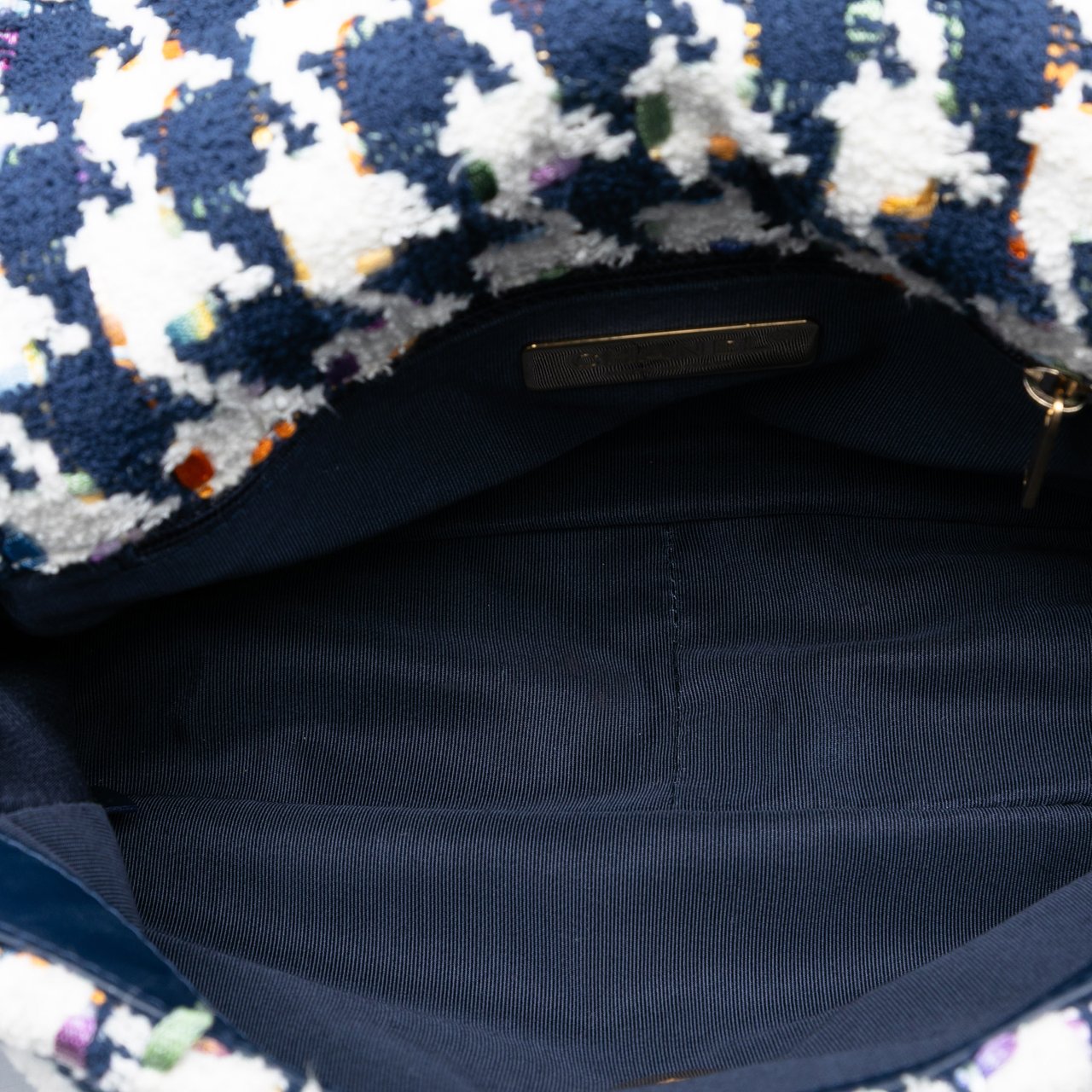 Chanel Medium Houndstooth Tweed 19 Flap Blauw