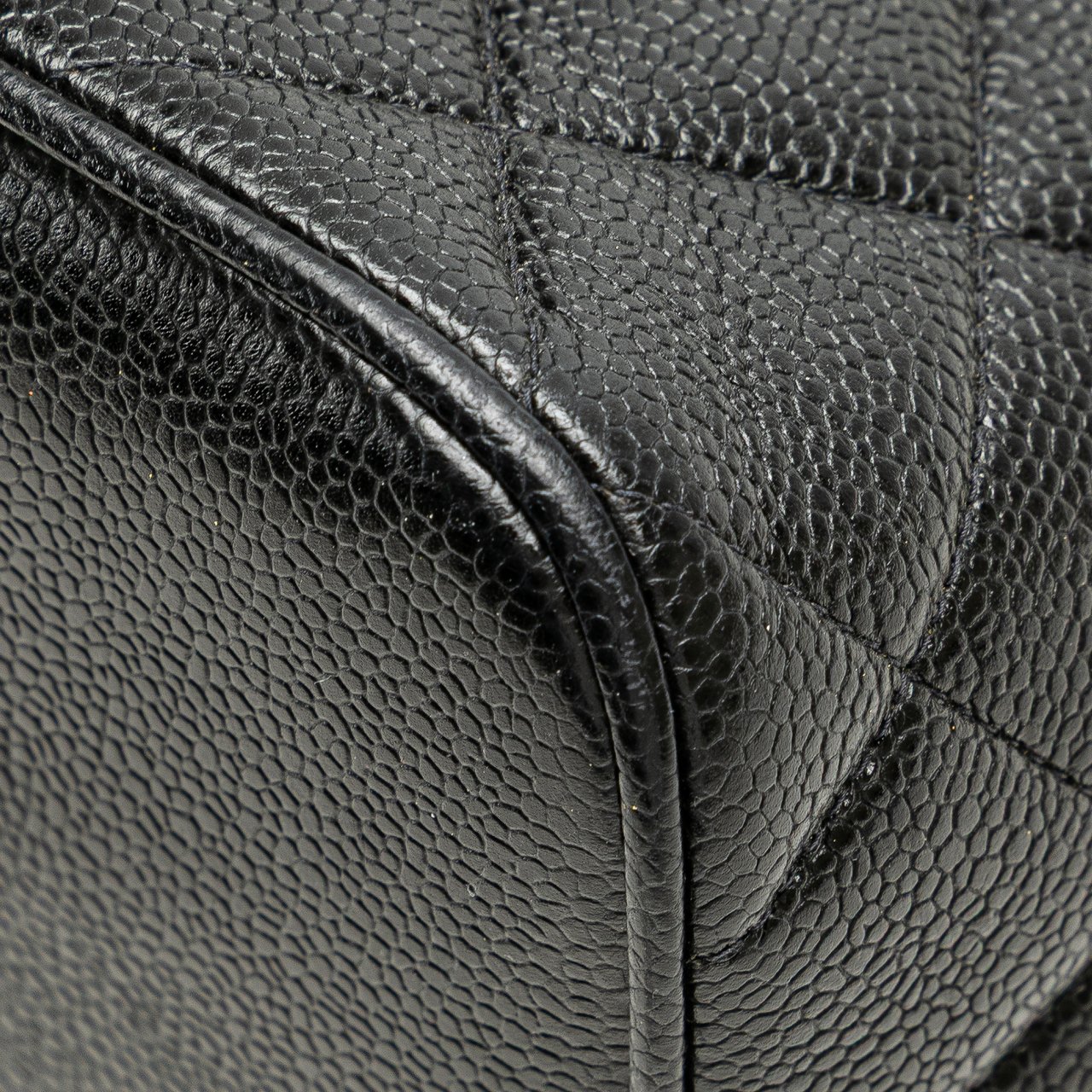 Chanel Caviar Medallion Tote Zwart