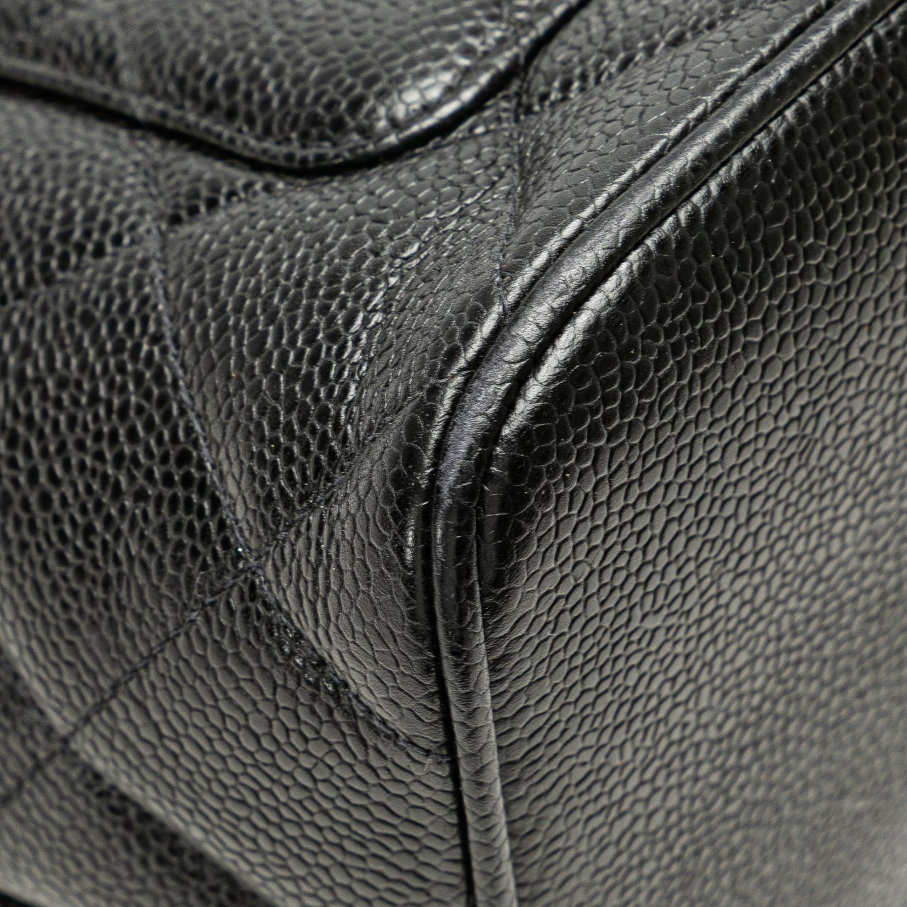 Chanel Caviar Medallion Tote Zwart