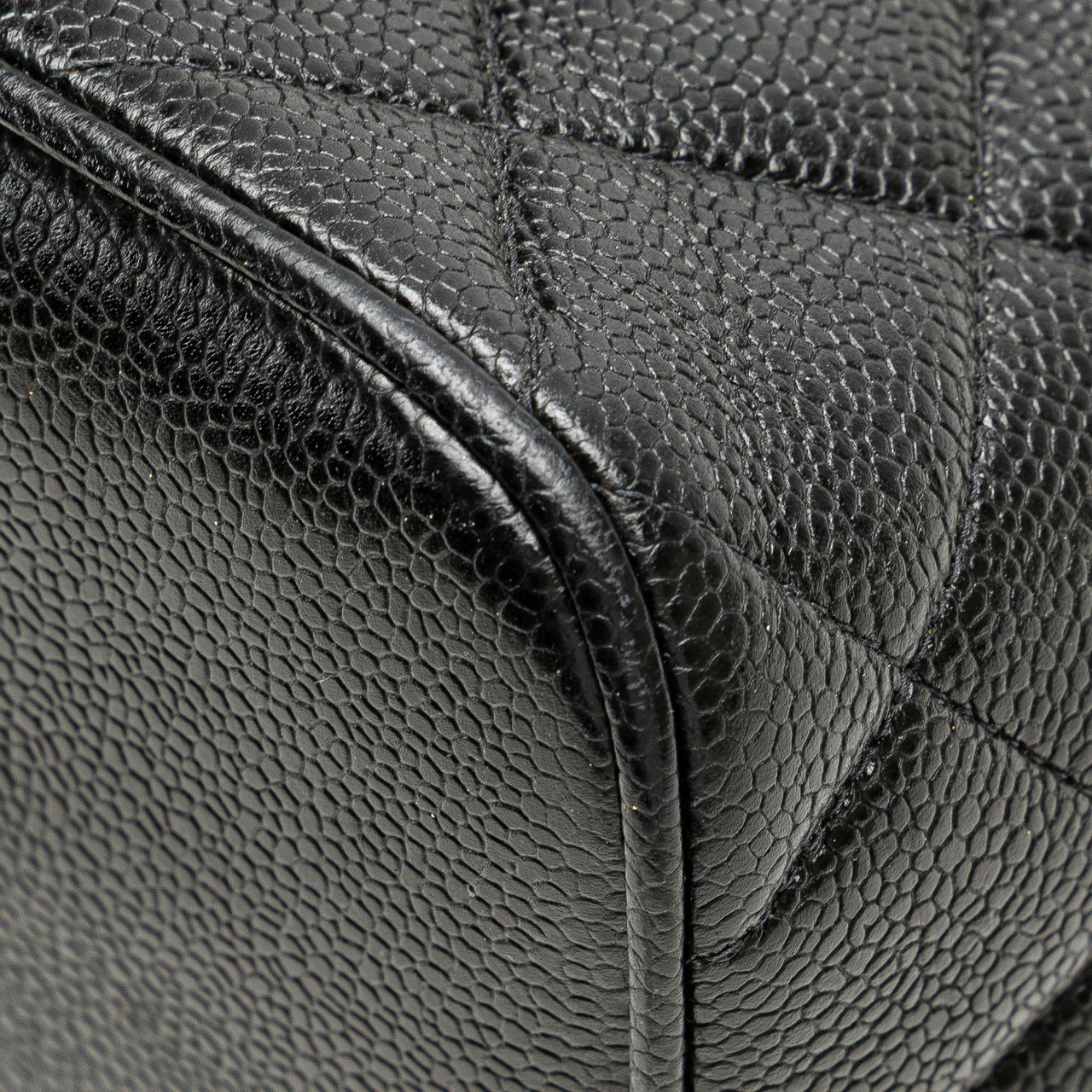 Chanel Caviar Medallion Tote Zwart