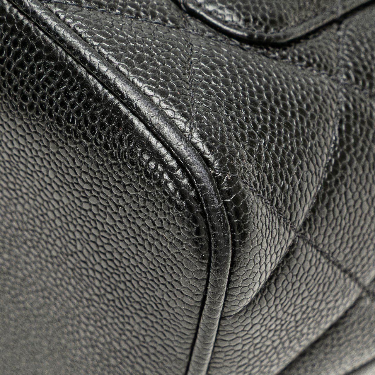 Chanel Caviar Medallion Tote Zwart