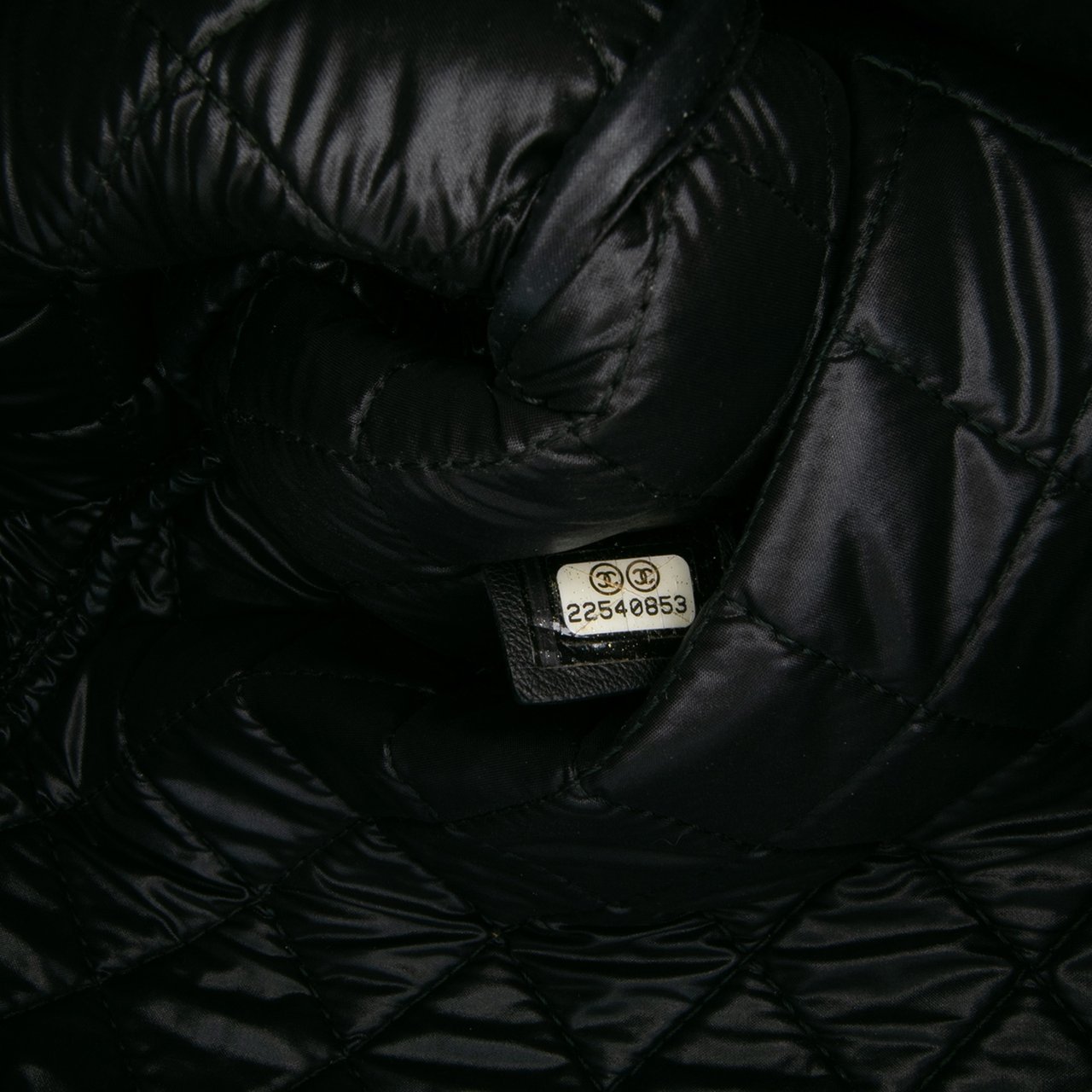 Chanel Large Quilted Caviar Boy O Case Clutch Zwart