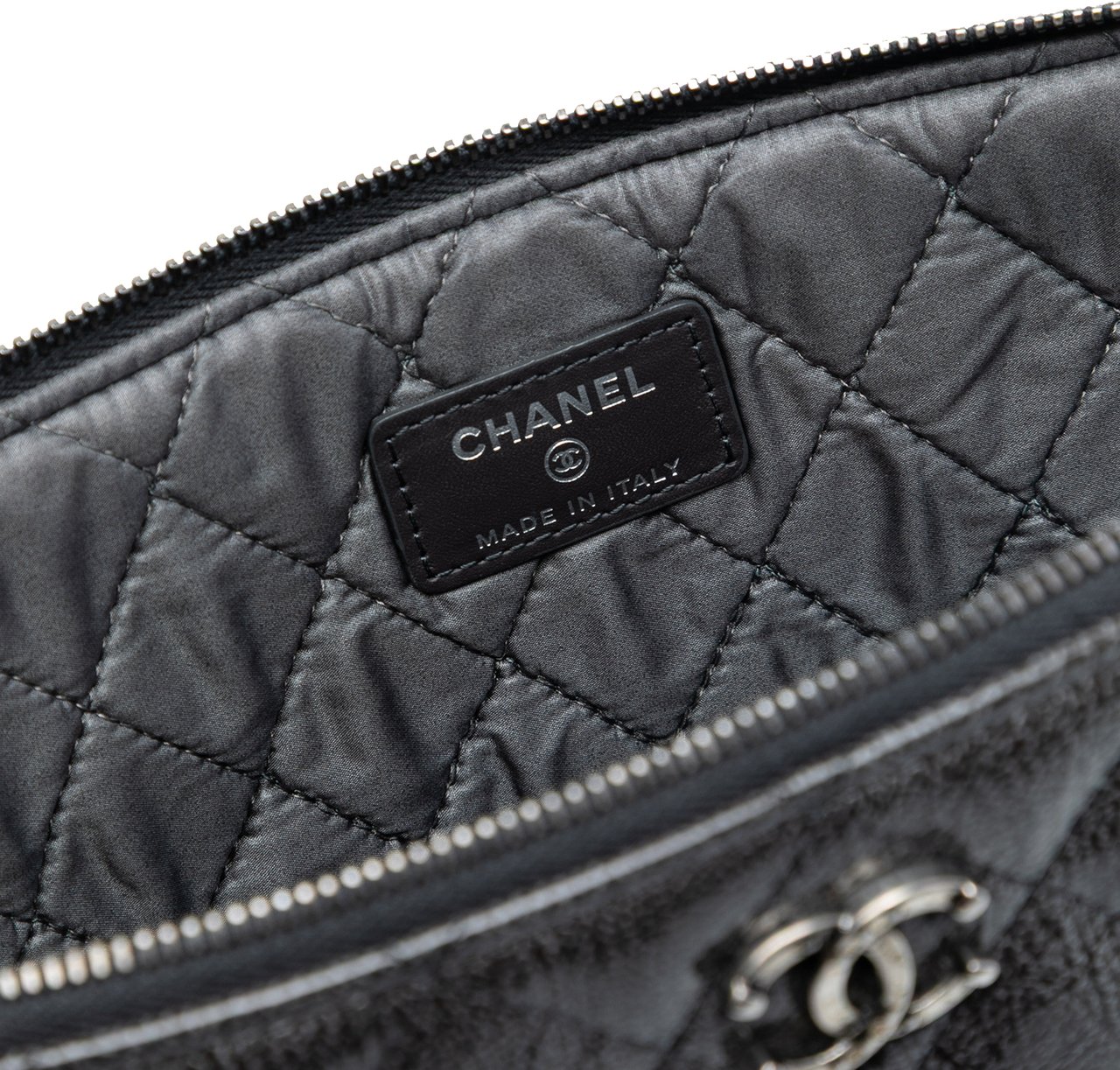 Chanel Large Quilted Iridescent Patent O Case Clutch Zwart