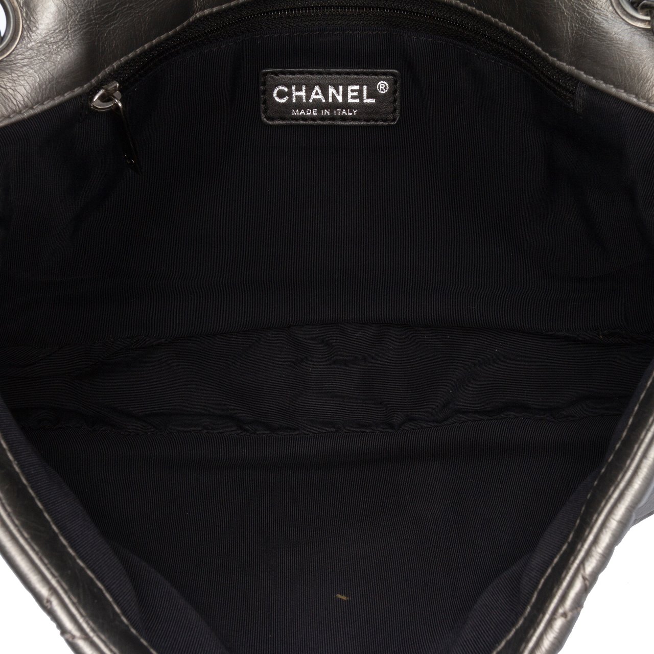 Chanel Medium Quilted Metallic Aged Calfskin Chain Me Flap Grijs