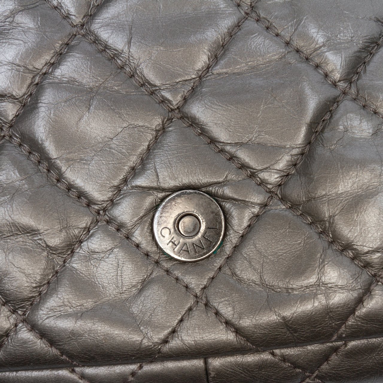Chanel Medium Quilted Metallic Aged Calfskin Chain Me Flap Grijs