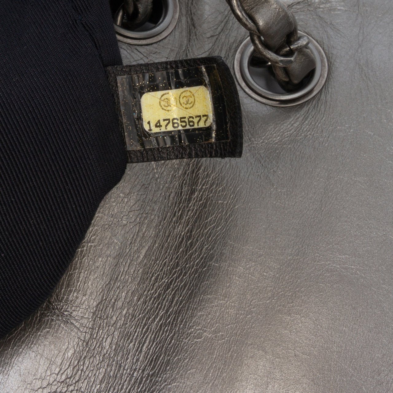 Chanel Medium Quilted Metallic Aged Calfskin Chain Me Flap Grijs