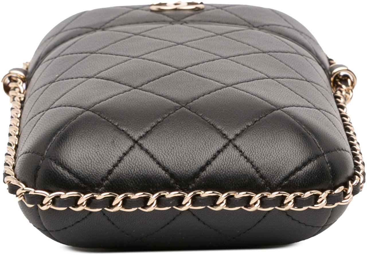 Chanel CC Quilted Lambskin Chain Around Phone Holder Zwart
