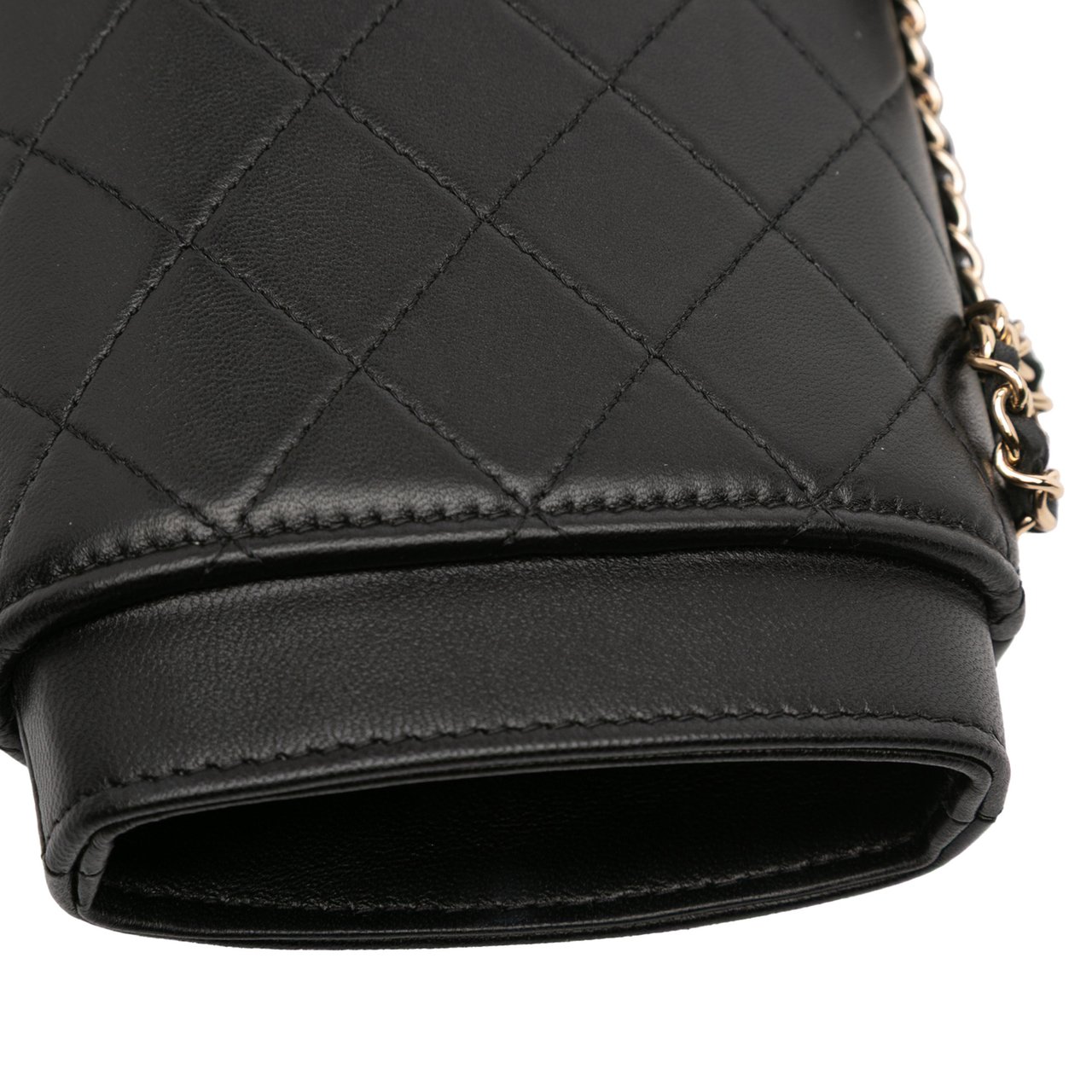 Chanel CC Quilted Lambskin Chain Around Phone Holder Zwart