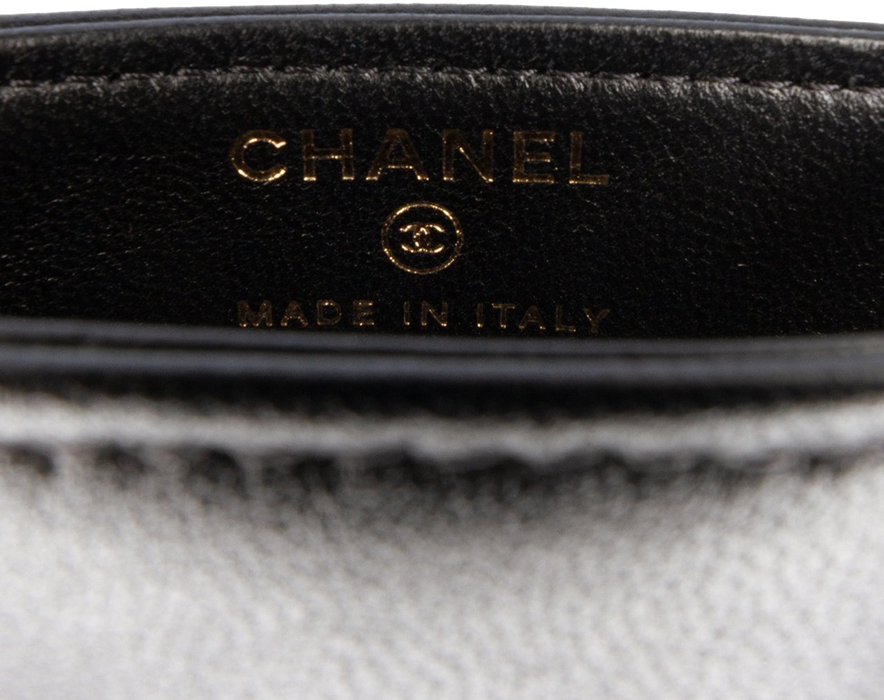 Chanel CC Quilted Lambskin Chain Around Phone Holder Zwart