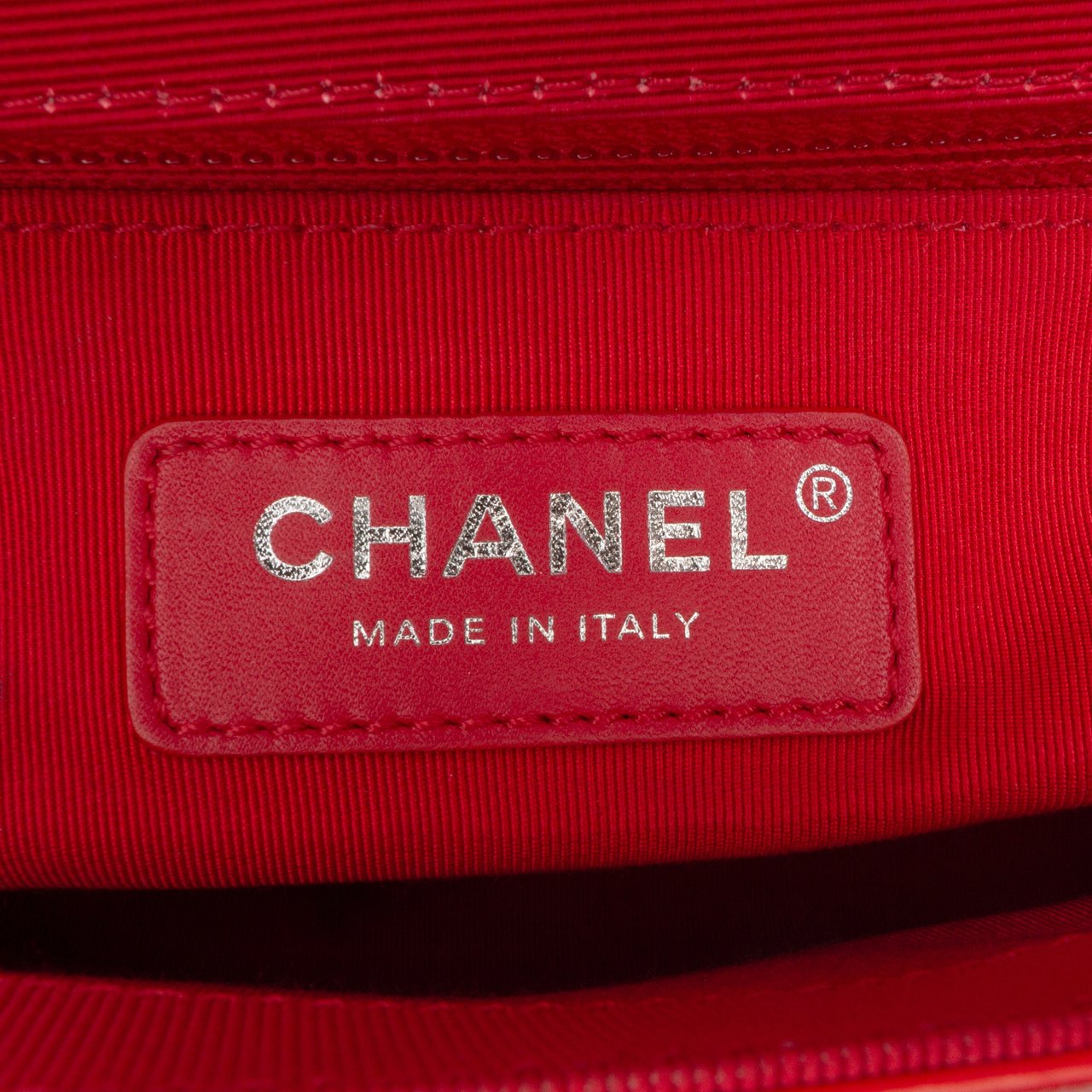 Chanel CC Quilted Crumpled Calfskin and Grosgrain Flap Rood